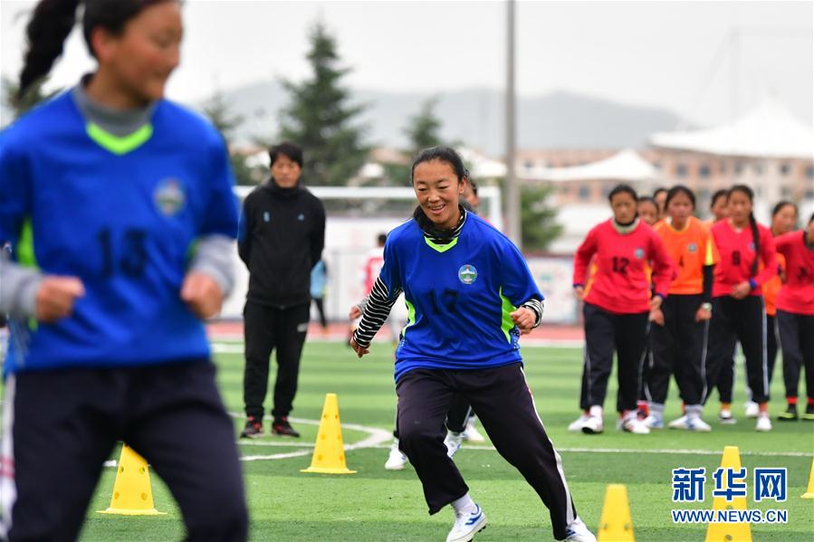 （體育·專題）（14）足球——踢球吧！草原女孩