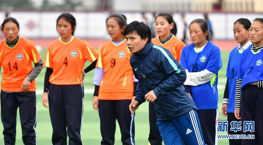 （體育·專題）（16）足球——踢球吧！草原女孩