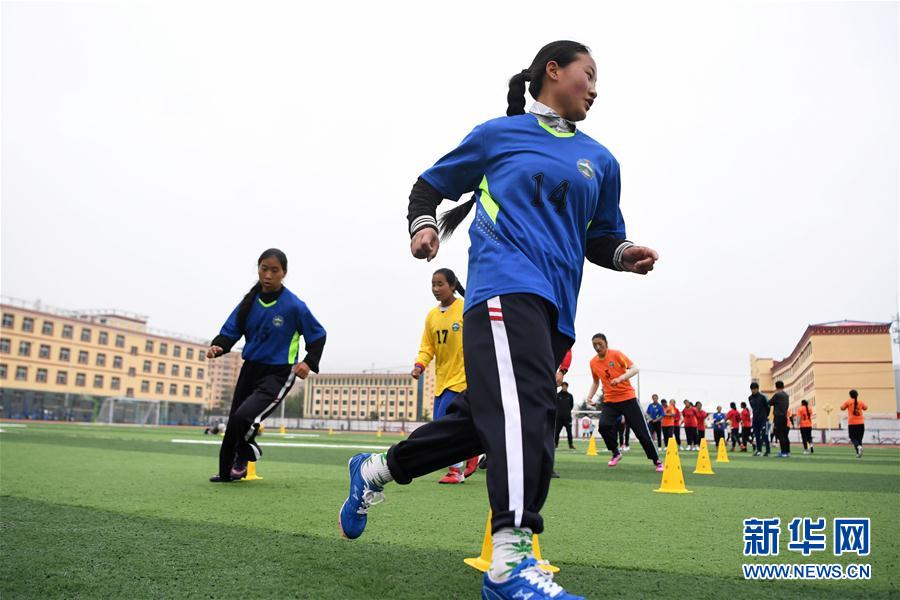 （體育·專題）（13）足球——踢球吧！草原女孩