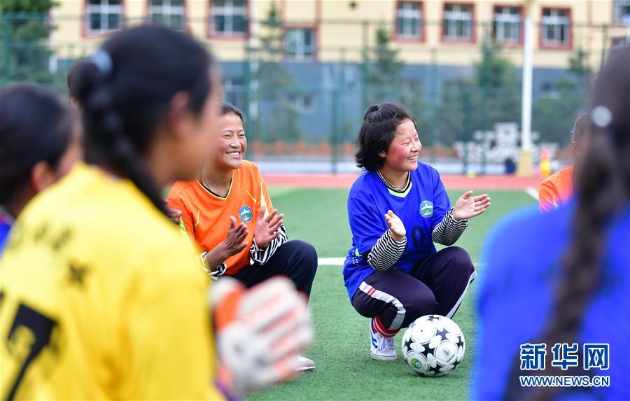 （體育·專題）（15）足球——踢球吧！草原女孩