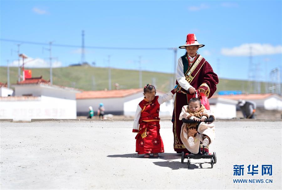 （走向我們的小康生活）（6）青?，敹啵狐S河源的幸福村