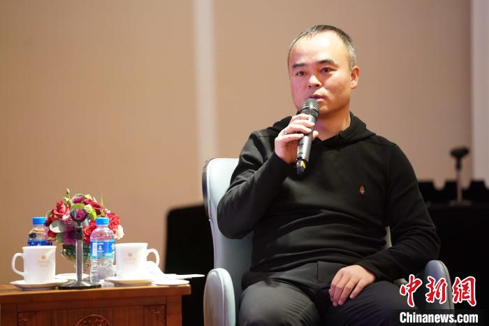 圖為<a target='_blank' >中新社</a>青海分社社長(zhǎng)胡鐘藝就加強(qiáng)瀾湄流域新聞報(bào)道發(fā)表觀點(diǎn)?！√K丹 攝