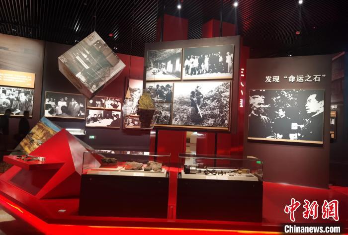 圖為紀(jì)念館內(nèi)部一角?！《∮衩?攝