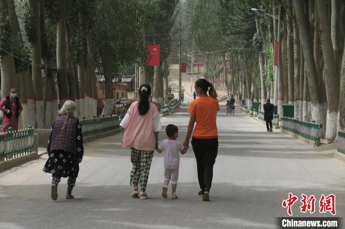 圖為進藏先遣英雄連誓師地原址所在的新疆維吾爾自治區(qū)和田地區(qū)于田縣普魯村現(xiàn)貌?！畛坛?攝