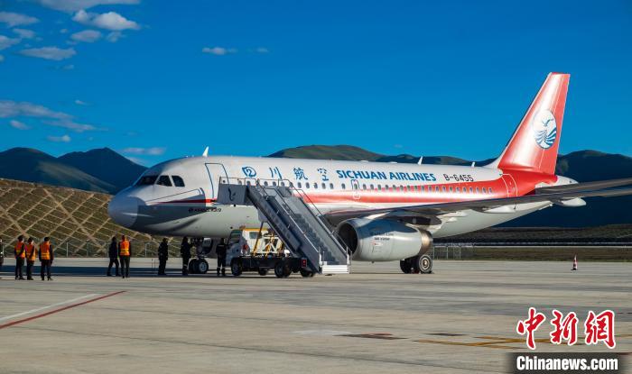 甘孜格薩爾機(jī)場。　劉炳科 攝