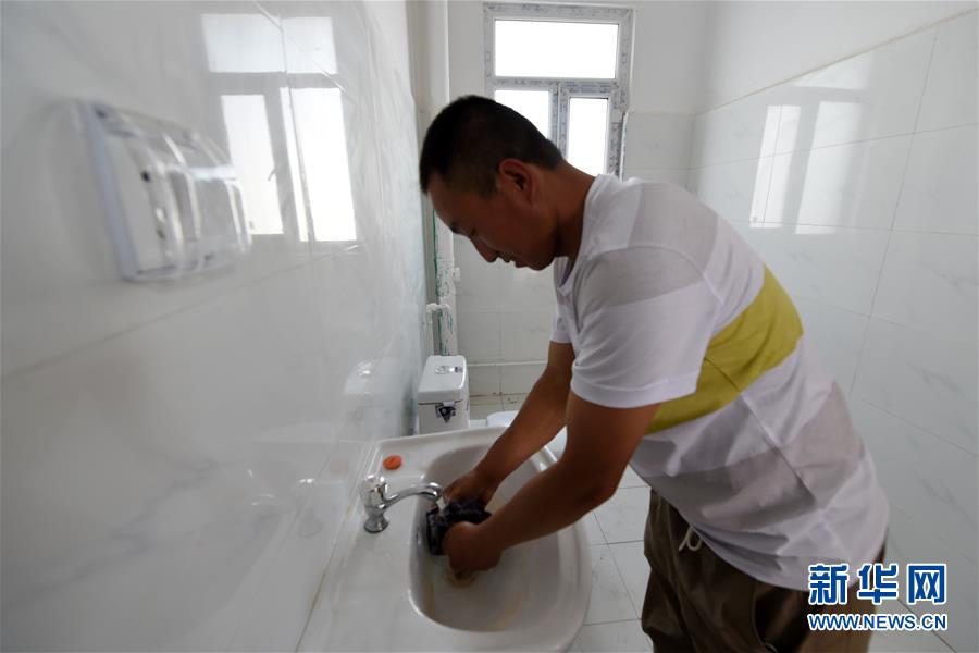 （新華全媒+）（23）千里“挪窩”，踏實開啟新生活