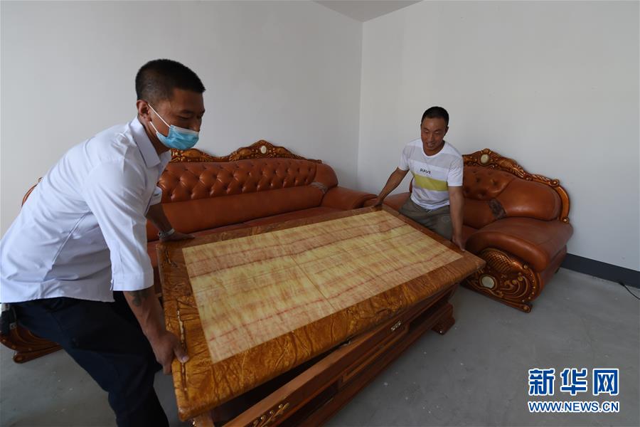 （新華全媒+）（27）千里“挪窩”，踏實開啟新生活