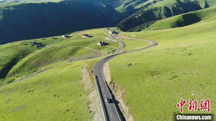 四川道孚：打通交通脈絡，連通百姓幸福