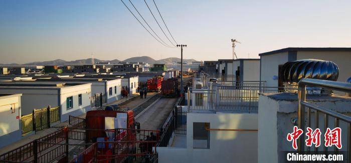 圖為蘭州新區(qū)移民安置區(qū)。　魏建軍 攝