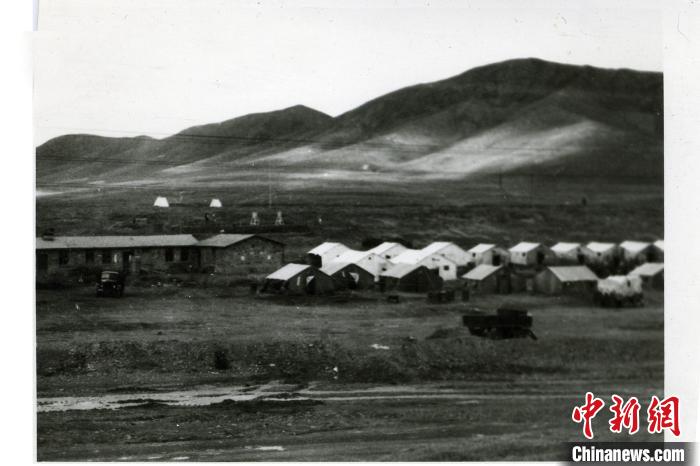 圖為20世紀70年代風(fēng)火山觀測站科學(xué)城。(資料圖) 中鐵西北科學(xué)研究院供圖