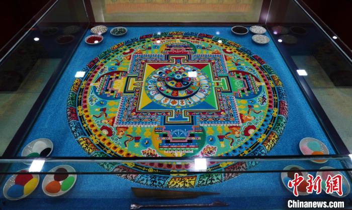 圖為藏醫(yī)藥佛壇城?！●R銘言 攝