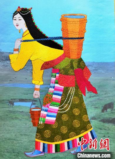 圖為藏繡作品《背水姑娘》?！∑钤鲚?攝