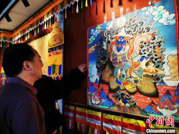 探訪青海“熱貢藝人之家”：民間畫(huà)師傾力傳承人類(lèi)“非遺”