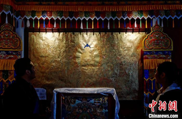 圖為使用金汁創(chuàng)作的金唐。　張?zhí)砀?攝