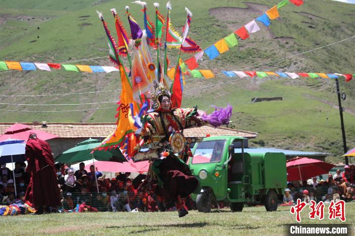 圖為表演現(xiàn)場?！“喱斂h文體旅游廣電局 供圖