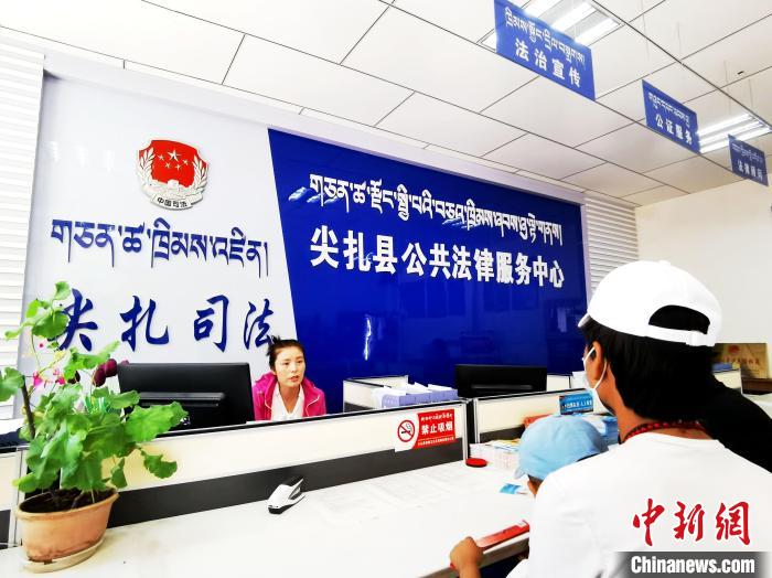 （人民幸福生活）探訪青海尖扎法律援助中心：應援盡援，給弱勢群體筑法律后盾