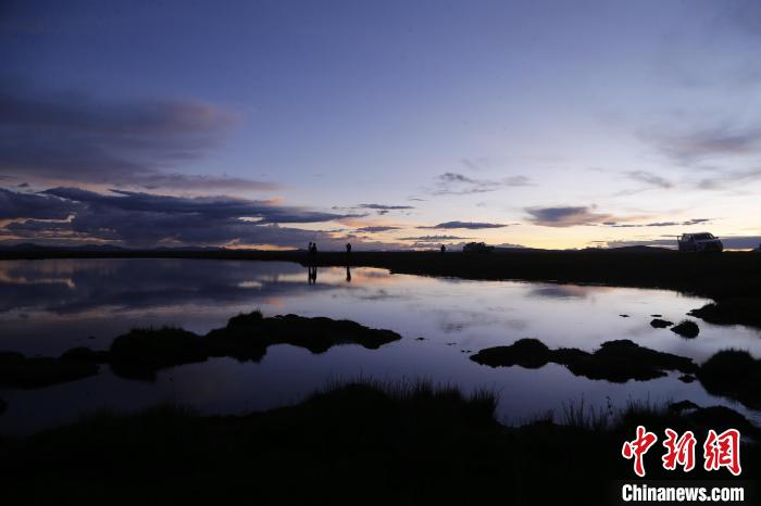 圖為夕陽(yáng)下的查旦濕地?！●R銘言 攝