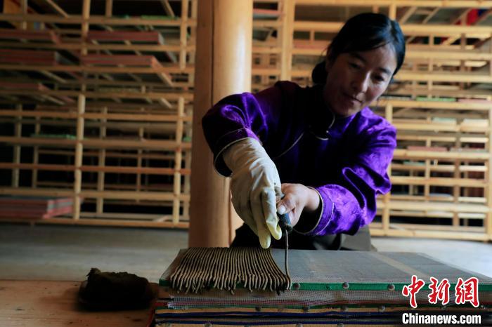 擠壓成香?！⊥趵?攝