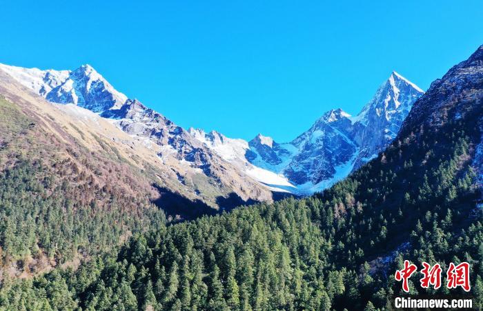 畢棚溝景區(qū)風(fēng)光。　安源 攝