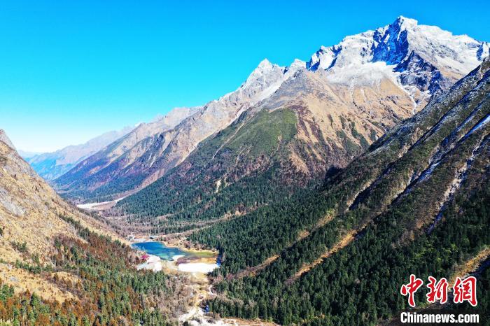 畢棚溝景區(qū)風(fēng)光?！“苍?攝