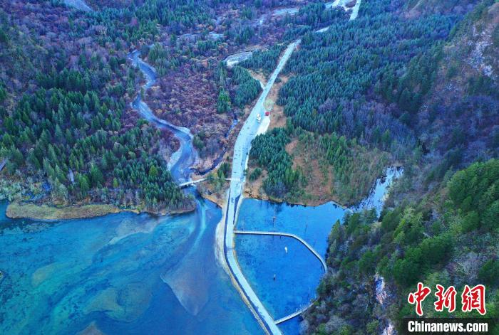 畢棚溝景區(qū)風(fēng)光?！“苍?攝