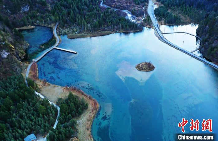 畢棚溝景區(qū)風(fēng)光?！“苍?攝