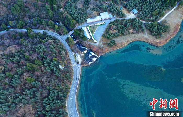 畢棚溝景區(qū)風(fēng)光?！“苍?攝