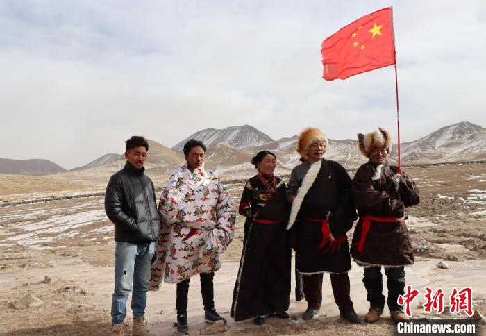 圖為青海省治多縣索加鄉(xiāng)干部群眾。(資料圖) 治多縣委宣傳部 供圖