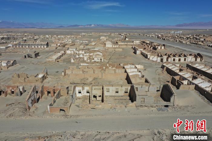 航拍青海省海西蒙古族藏族自治州茫崖市冷湖石油工業(yè)遺址保護區(qū)?！●R銘言 攝