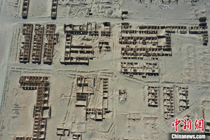 航拍青海省海西蒙古族藏族自治州茫崖市冷湖石油工業(yè)遺址保護區(qū)?！●R銘言 攝