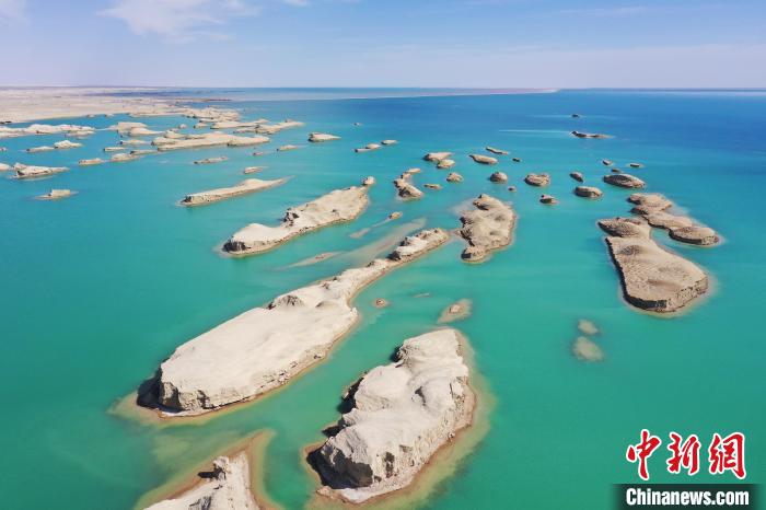 航拍青海大柴旦烏素特水上雅丹奇特景觀?！●R銘言 攝