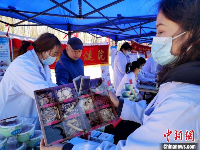 圖為中藥展示?！?zhí)砀?攝