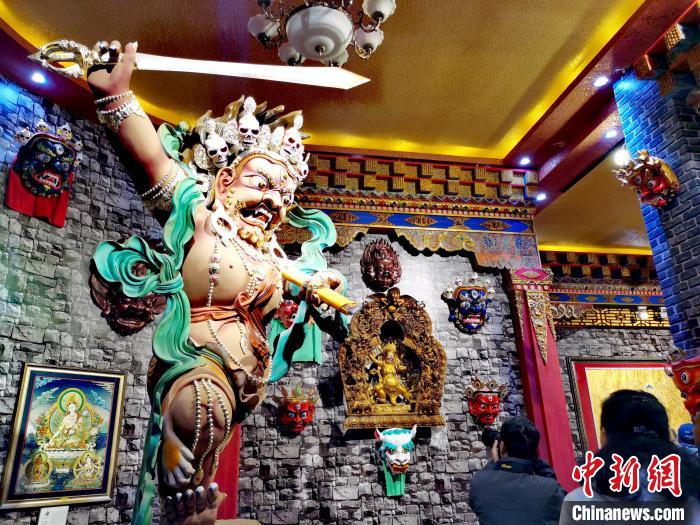 青海“金色谷地”熱貢：唐卡、泥塑璀璨奪目