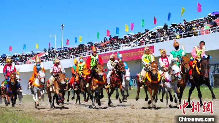 圖為開賽瞬間。　張偉 攝