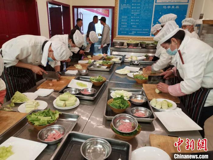 拉薩聚焦高校畢業(yè)生、農(nóng)牧民就業(yè)任務(wù)指標均超額完成