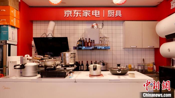 圖為店內部分商品展示?！≈x牧 攝