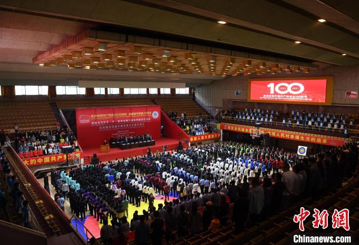 圖為西藏自治區(qū)區(qū)(中)直單位第六屆全民健身運(yùn)動(dòng)會(huì)、全民健身體驗(yàn)月暨體育文化展活動(dòng)現(xiàn)場(chǎng) 貢嘎來(lái)松 攝