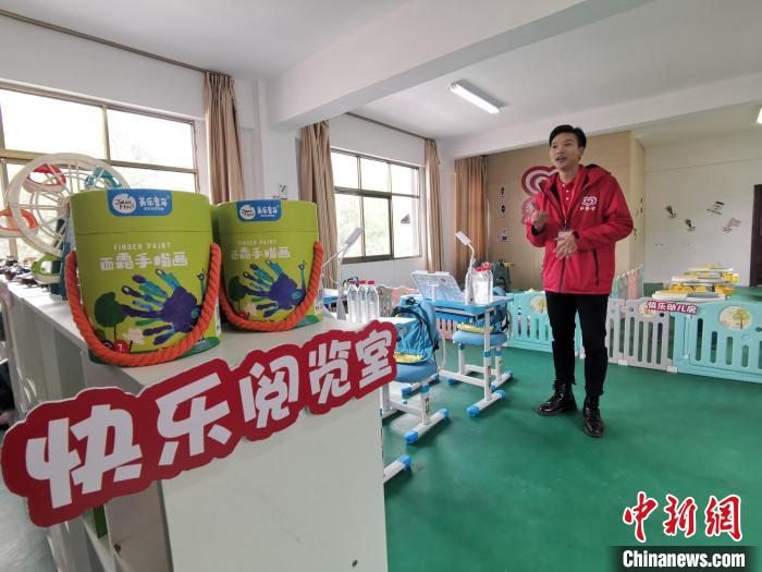 拉薩市堆龍德慶區(qū)幫普村的“心路文化空間”設(shè)有舒適的閱覽室?！≮w延 攝