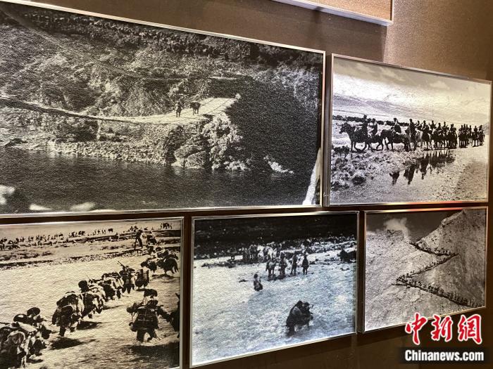 紅樓內(nèi)展廳，圖為昌都戰(zhàn)役中的人民解放軍。彭寧鈴 攝
