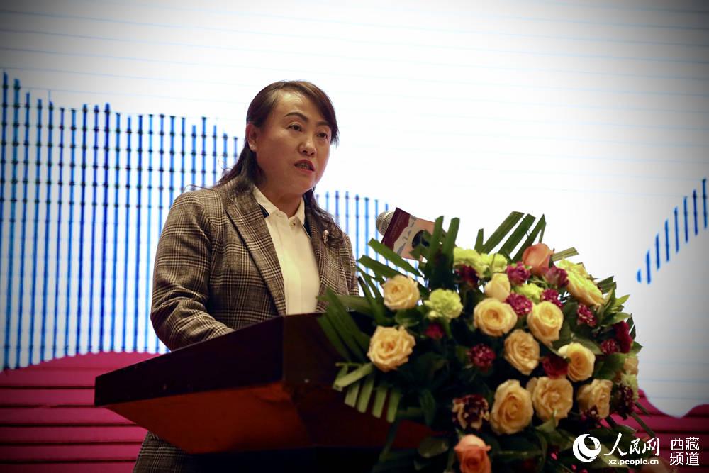 拉薩市旅游發(fā)展局相關(guān)負(fù)責(zé)人發(fā)言。人民網(wǎng) 次仁羅布攝