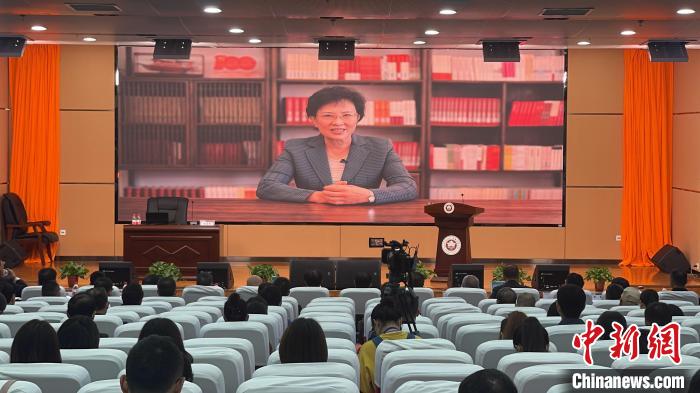 中國(guó)數(shù)百名專(zhuān)家學(xué)者齊聚共商西藏“穩(wěn)定、發(fā)展、生態(tài)、強(qiáng)邊”四件大事