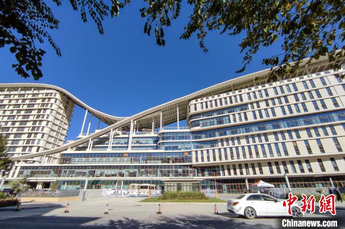 圖為西藏自治區(qū)婦產(chǎn)兒童醫(yī)院，該院填補(bǔ)了西藏沒(méi)有省級(jí)兒童醫(yī)院(婦幼保健院)的空白。　江飛波 攝