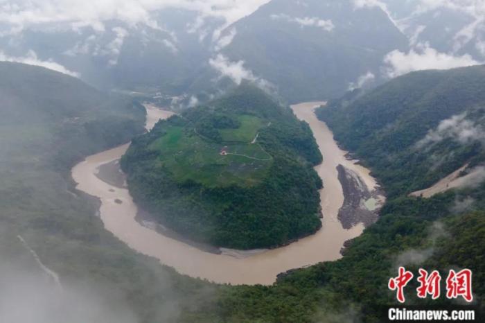 雅魯藏布江果果塘大拐彎。