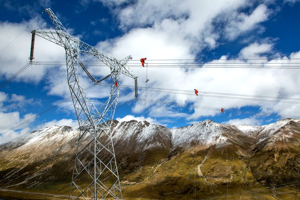 藏中聯(lián)網(wǎng)工程建設(shè)，銀線上的“舞者” 。盧忠東攝