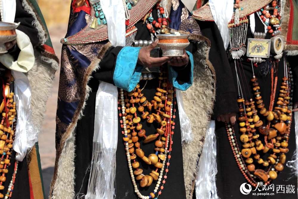 獨具特色的“飛天服飾”。人民網(wǎng) 李海霞攝