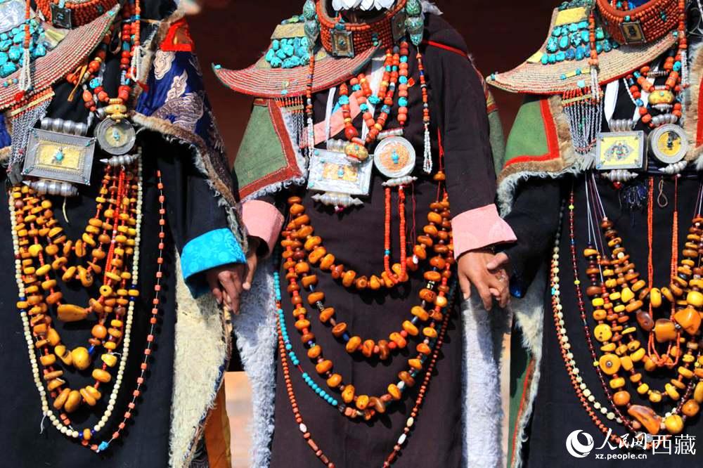 精美的“飛天服飾”。人民網(wǎng) 李海霞攝