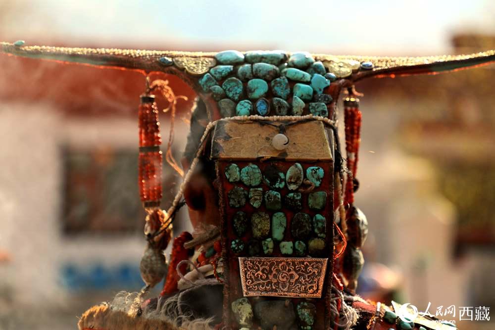 “飛天服飾”頭飾。人民網(wǎng) 李海霞攝