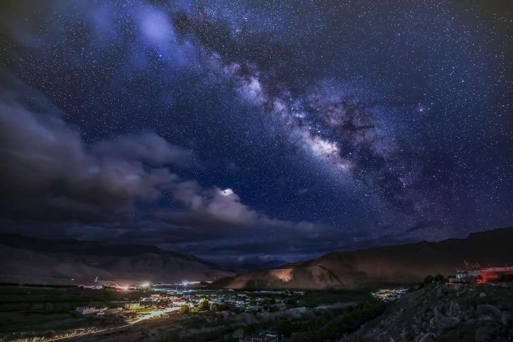 絕美星河。貢覺(jué)群培攝
