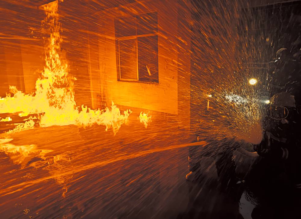 滅火救援演練，畫面震撼。