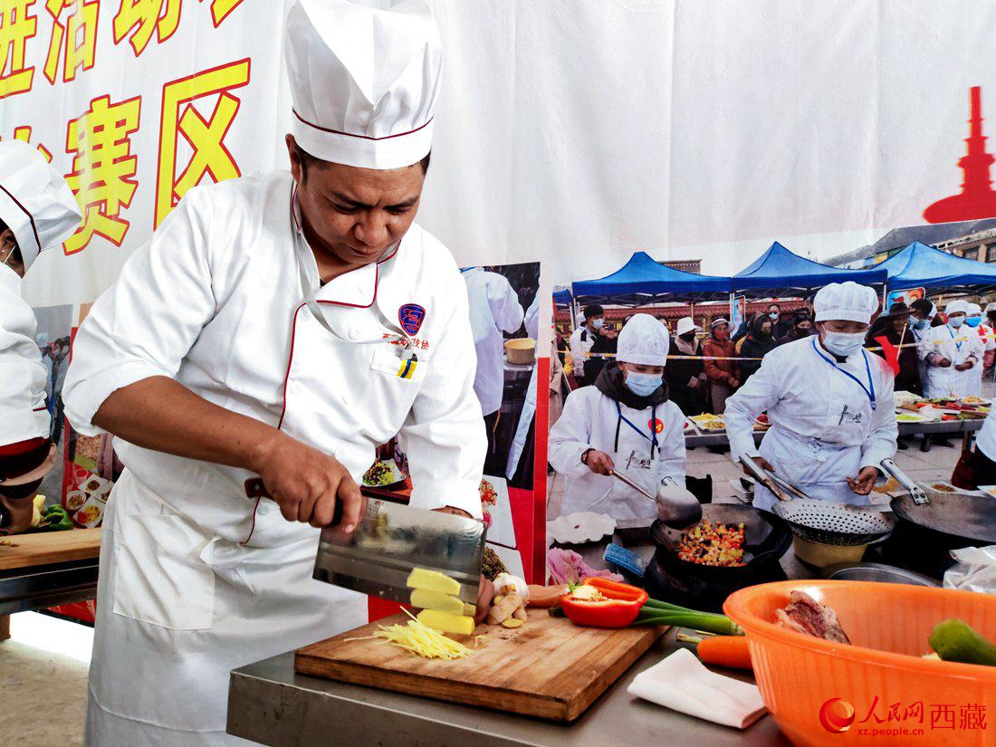廚藝比拼現(xiàn)場(chǎng)。 人民網(wǎng) 李海霞攝